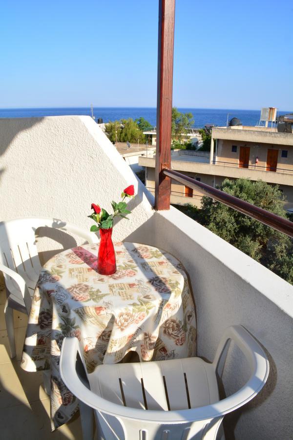 Voula Apartments Agia Marina  المظهر الخارجي الصورة