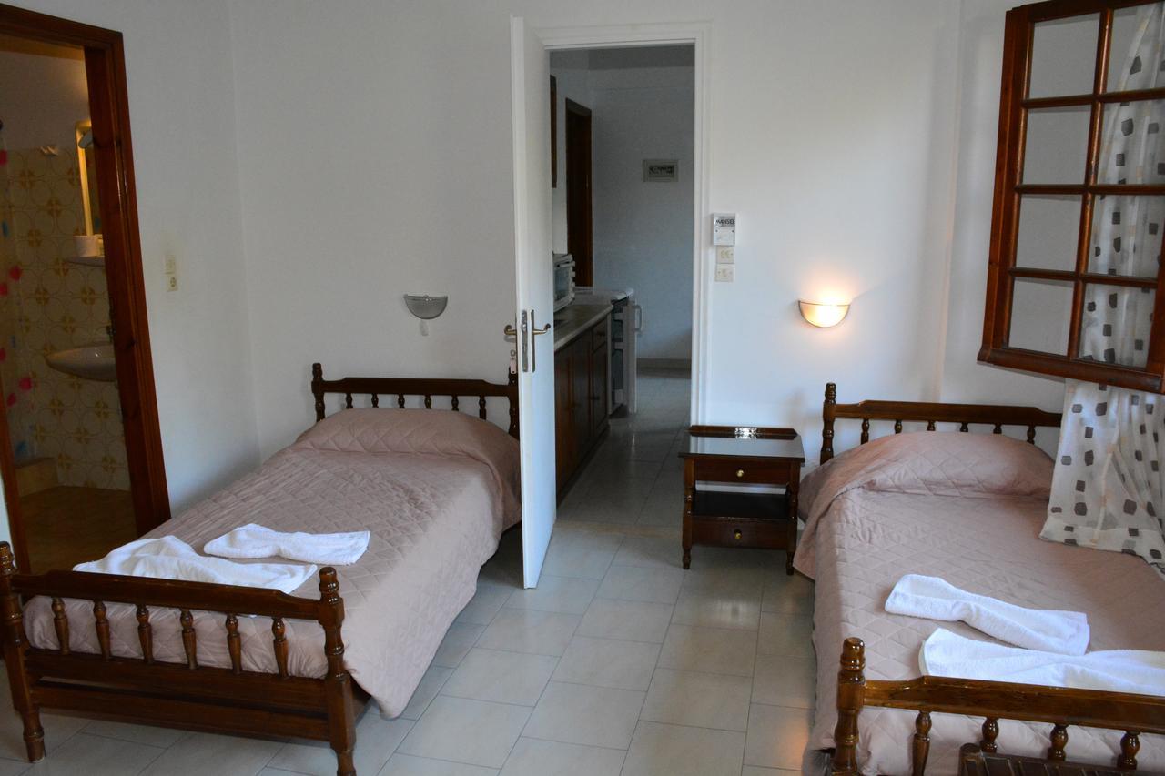 Voula Apartments Agia Marina  المظهر الخارجي الصورة