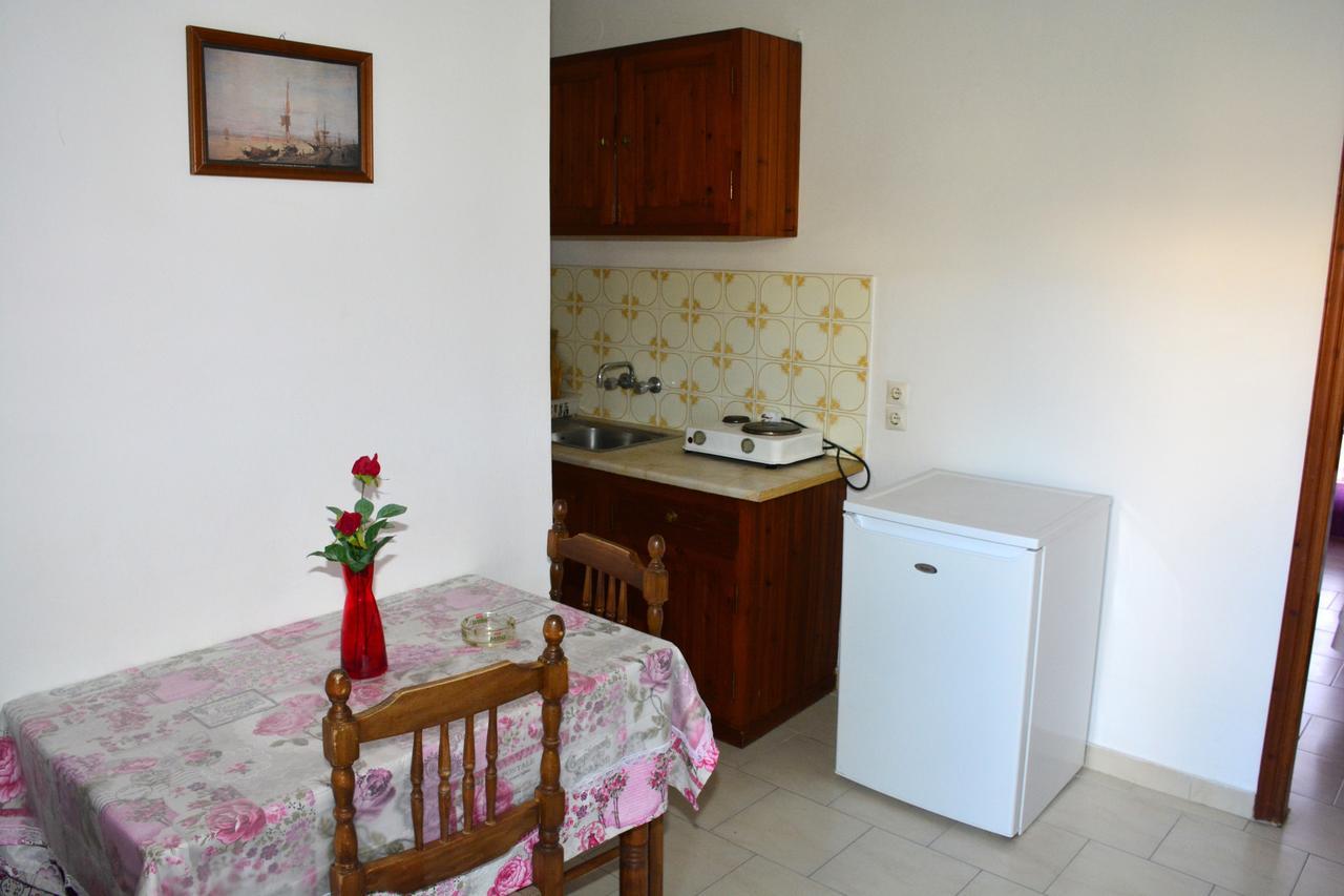 Voula Apartments Agia Marina  المظهر الخارجي الصورة