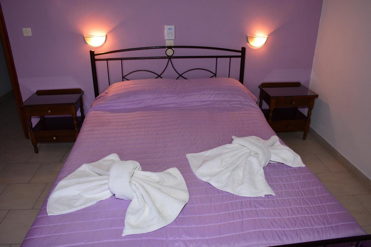 Voula Apartments Agia Marina  المظهر الخارجي الصورة