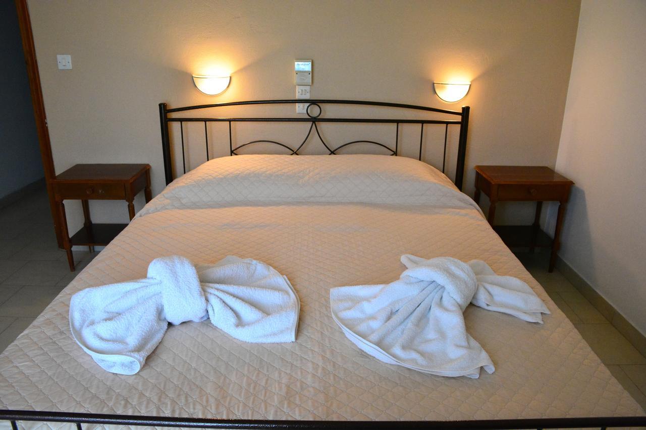 Voula Apartments Agia Marina  المظهر الخارجي الصورة