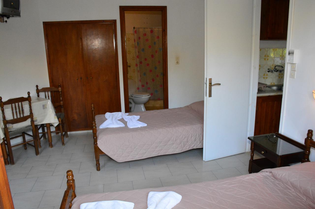Voula Apartments Agia Marina  المظهر الخارجي الصورة